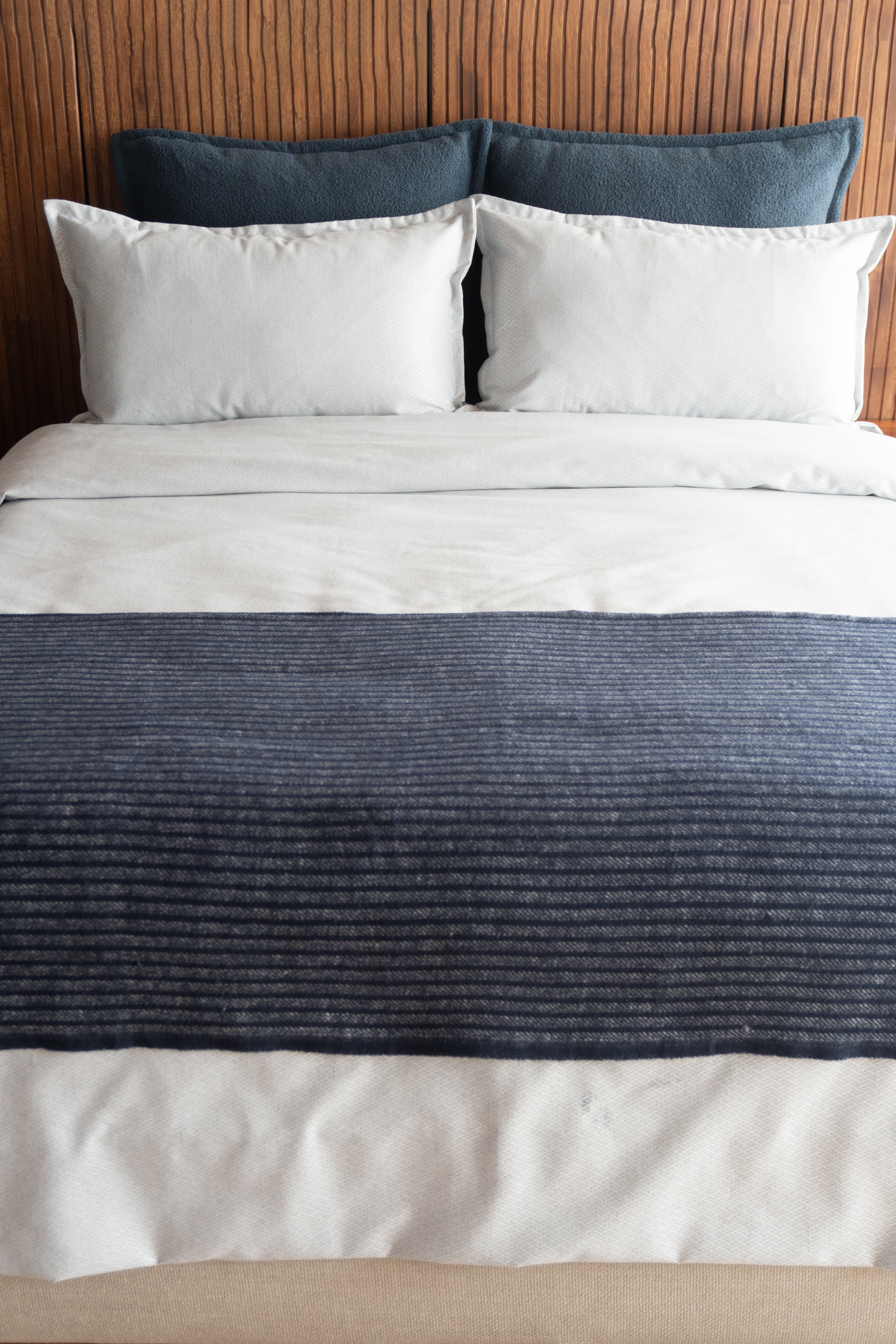 Throw Sicilia Navy