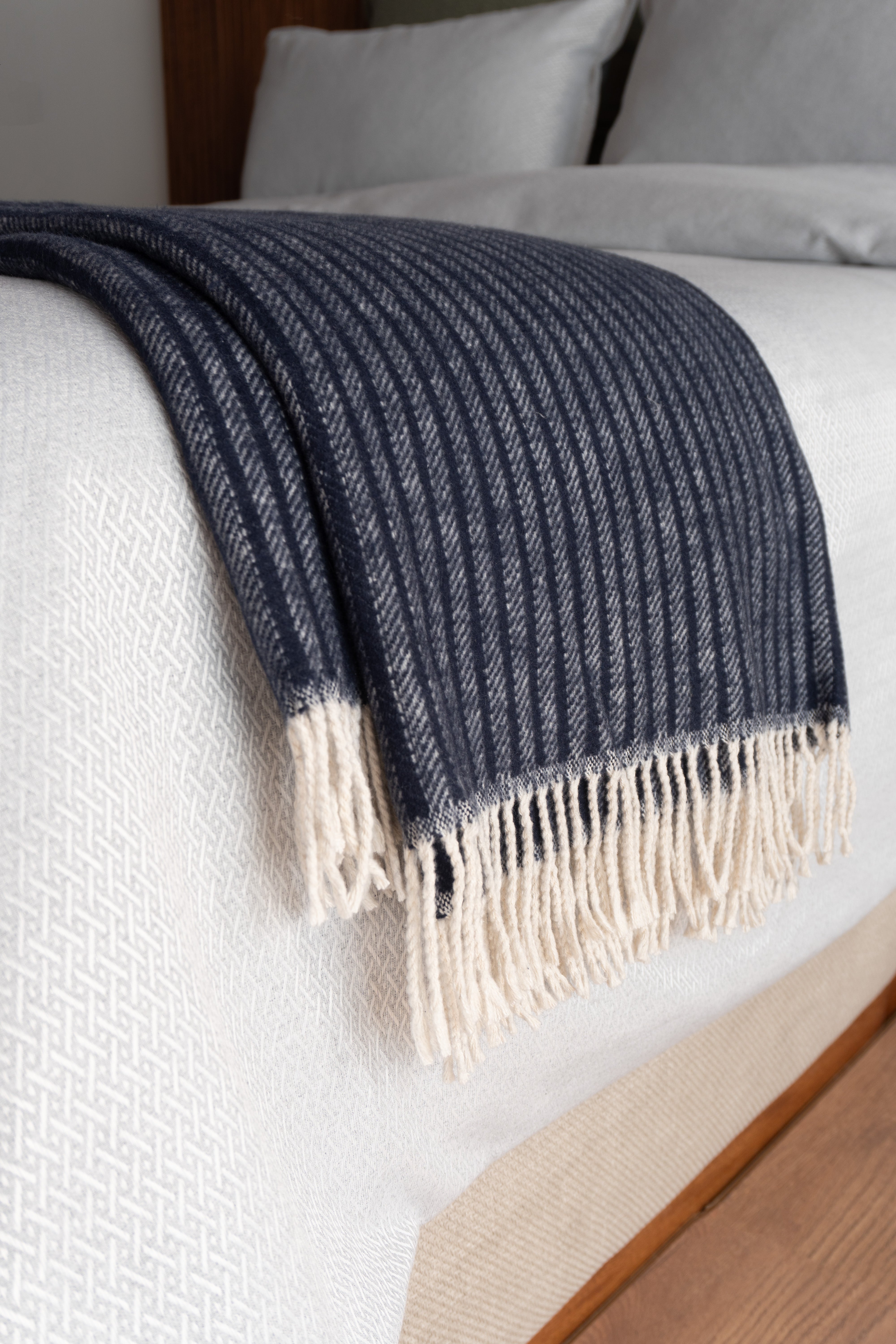Throw Sicilia Navy
