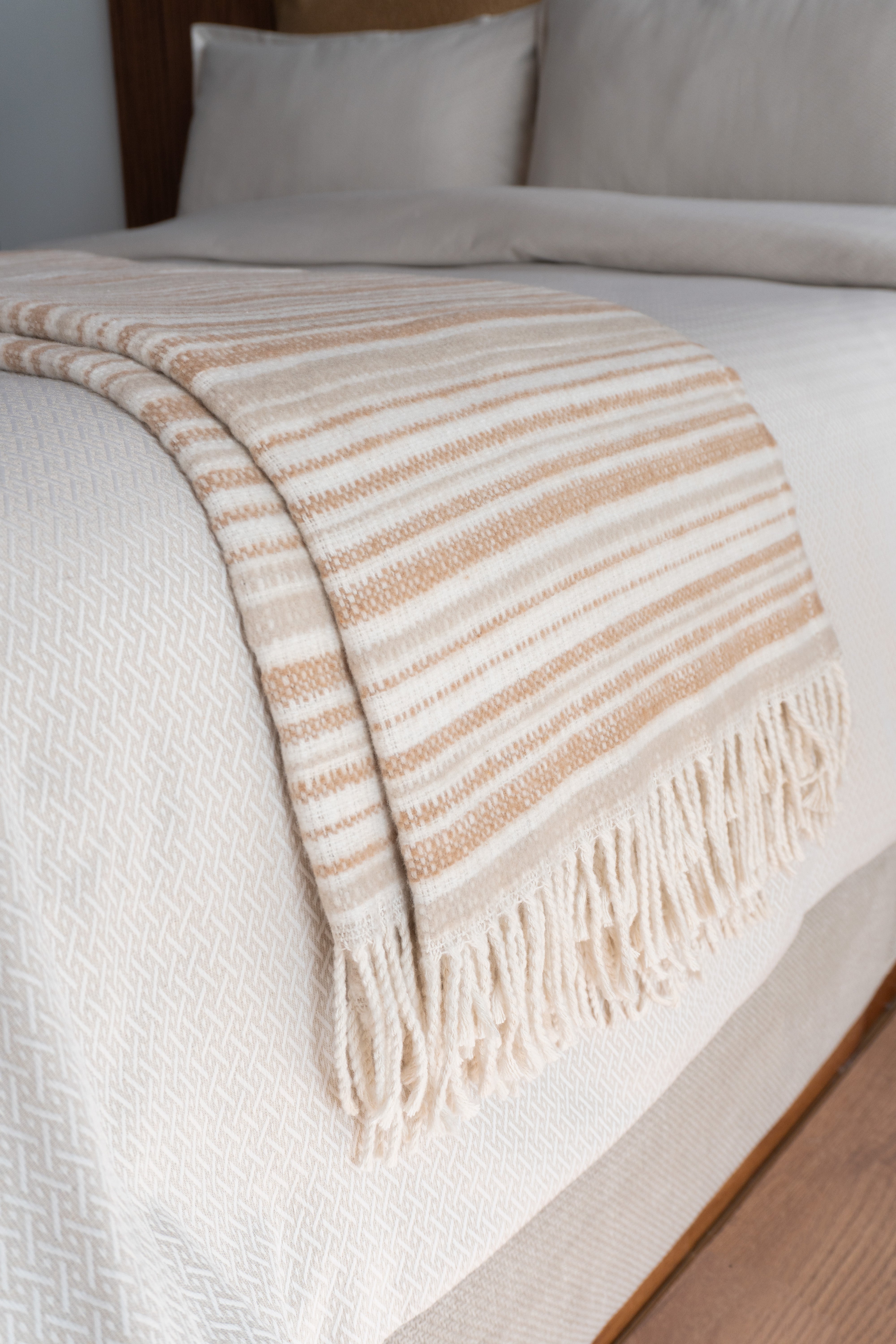 Throw Turin Taupe