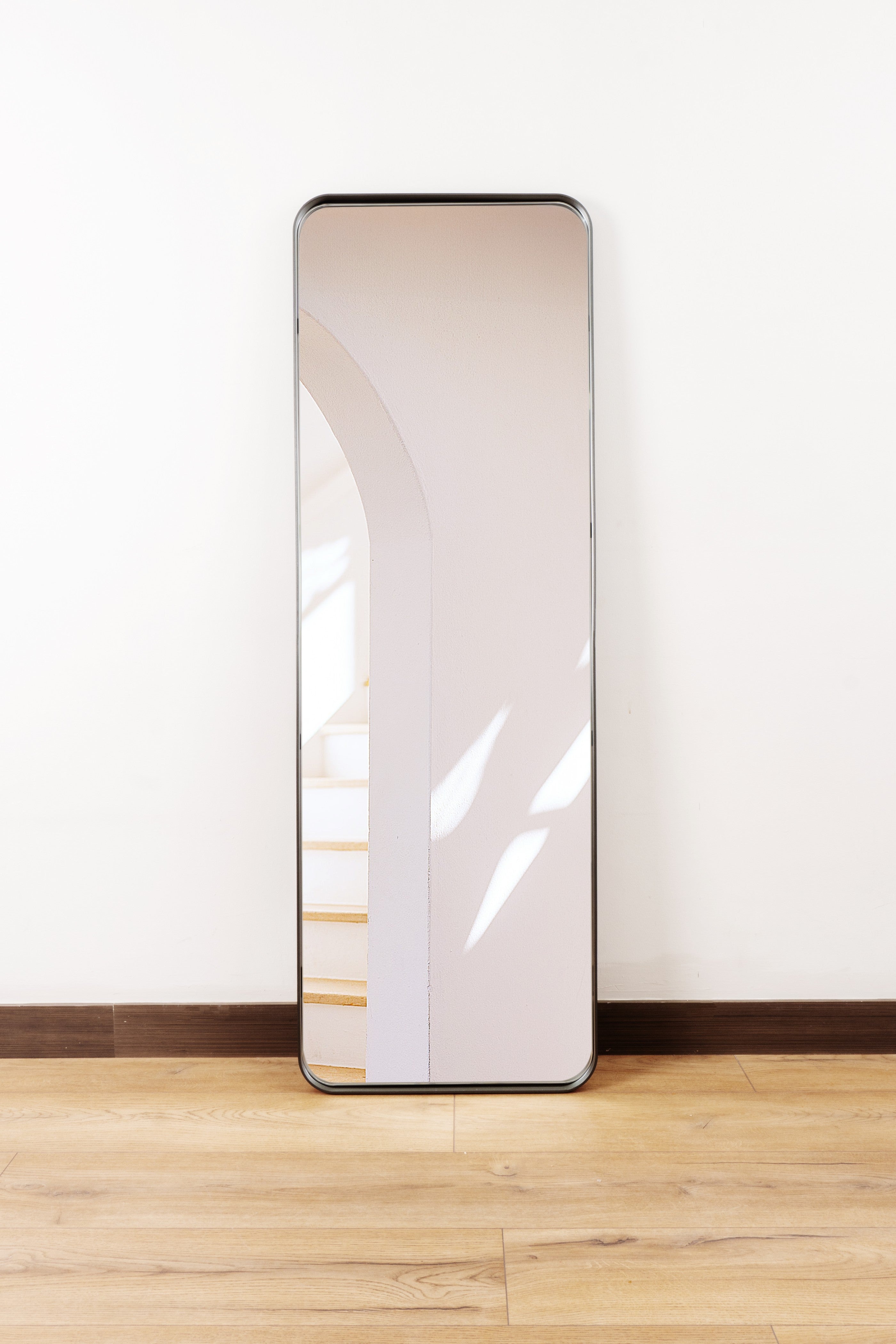 Elegant Espejo Venecia mirror with a sleek steel frame, adding a touch of modern sophistication to any room.