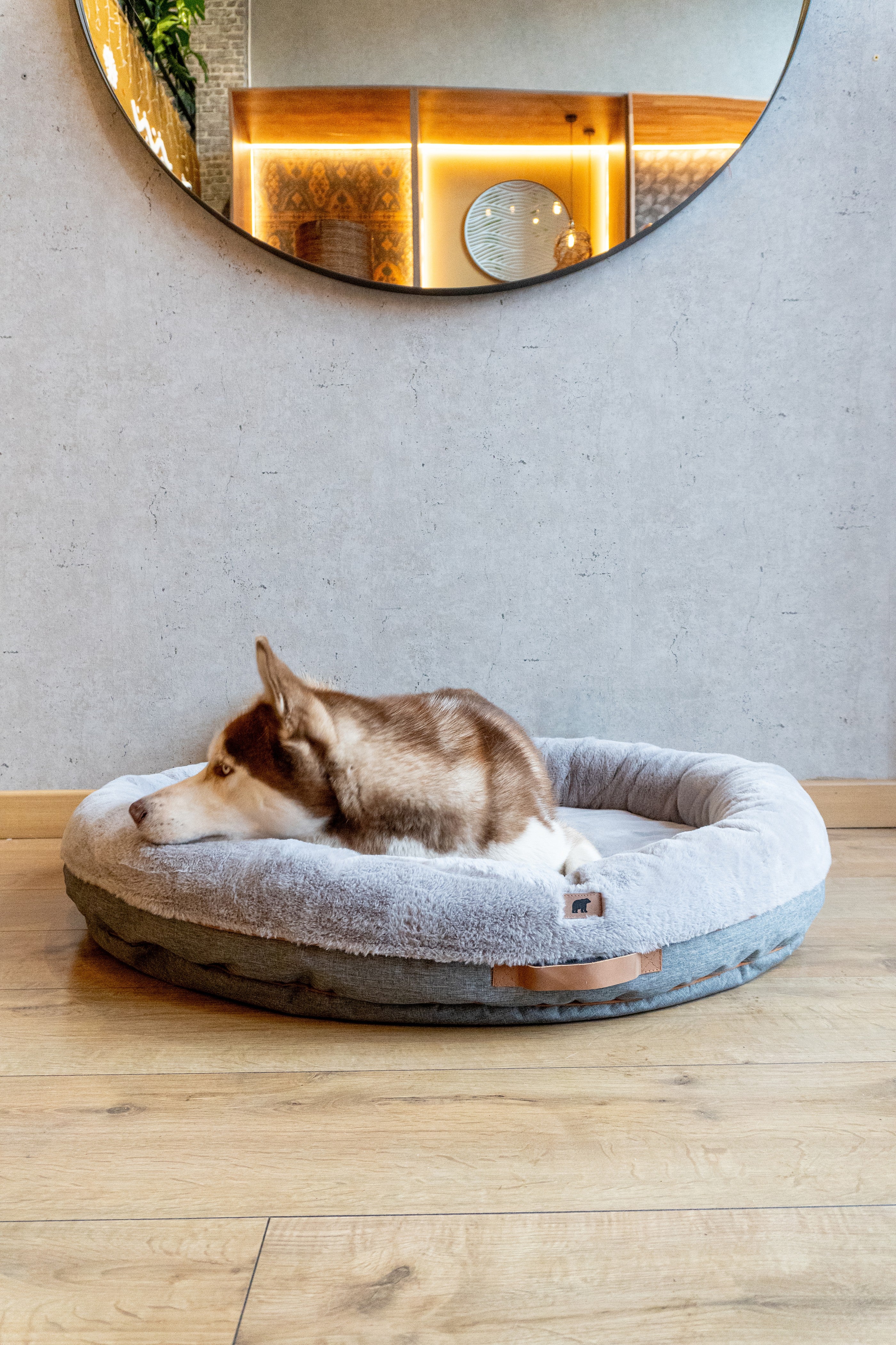 Cozy gray Pouf Pets Paco Gris pet bed with a soft, plush fur texture and non-slip base, perfect for pet relaxation.