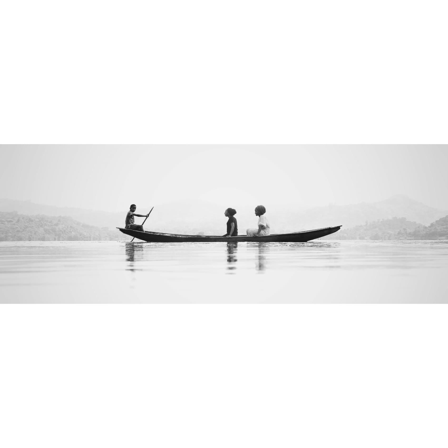 Vibrant Cuadro Canoa wall art featuring a stunning canoe design with sharp details and bold colors on premium canvas.