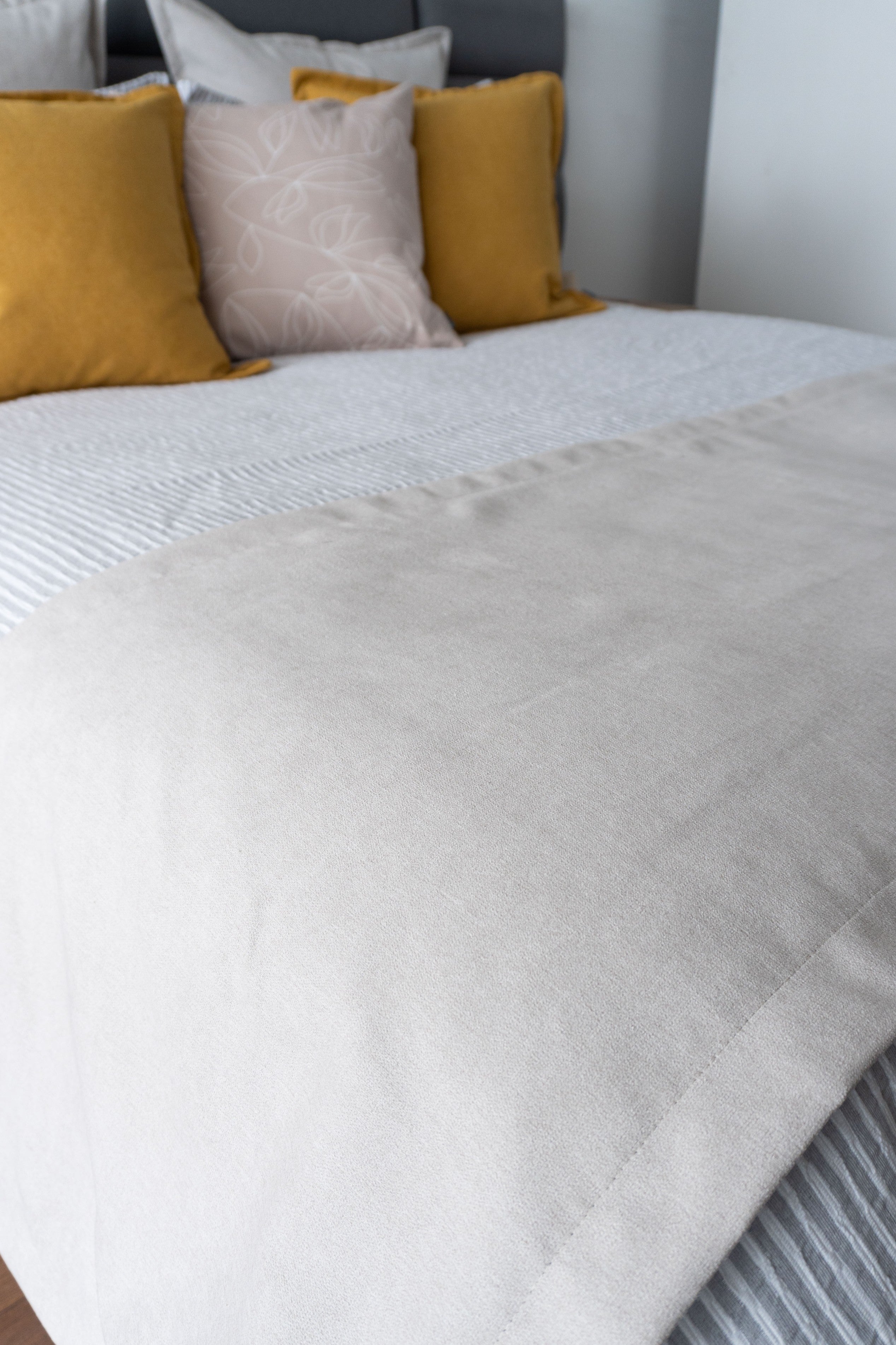 Pie de Cama Dalia Beige