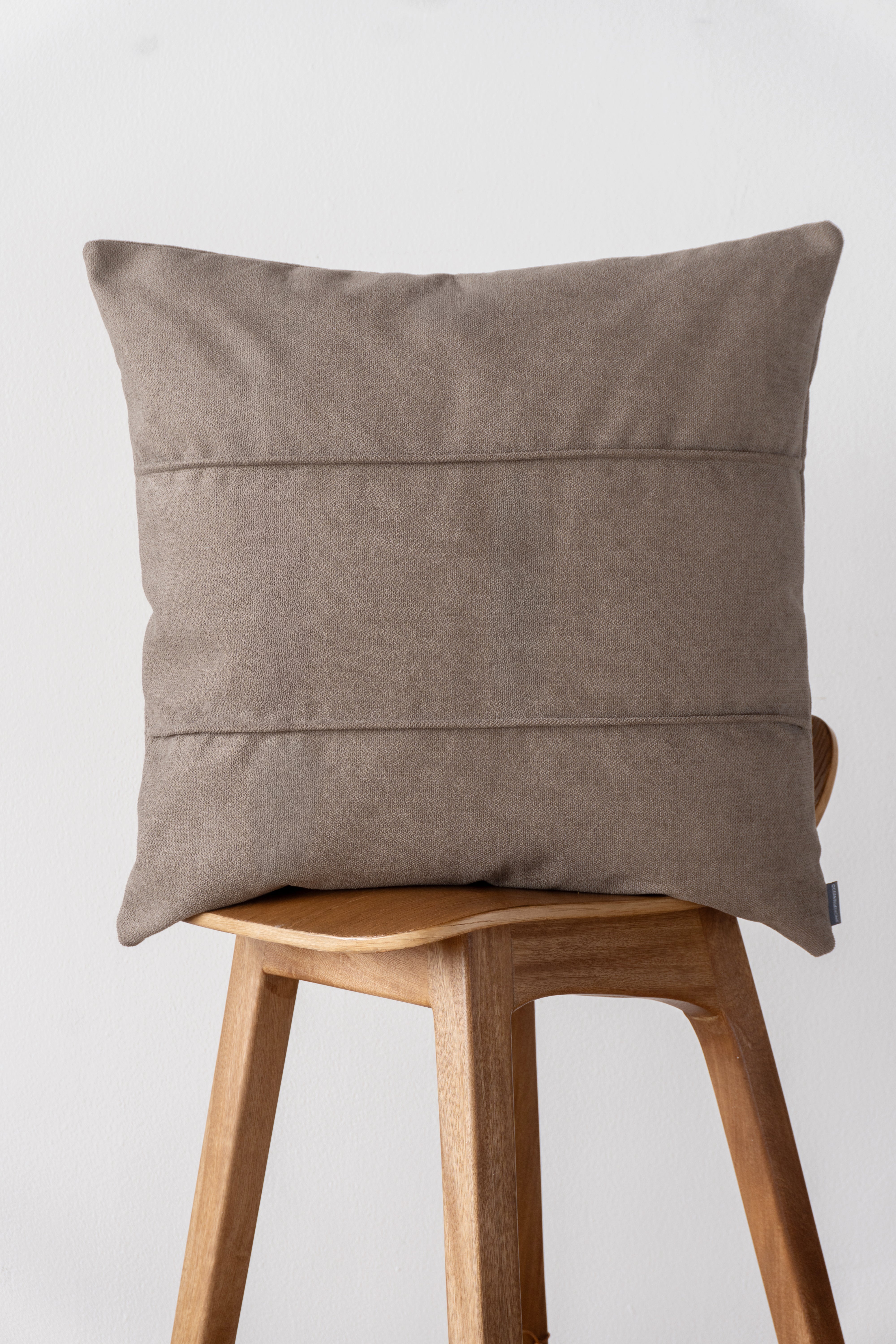 Forro Cojin Chateau Taupe Plus