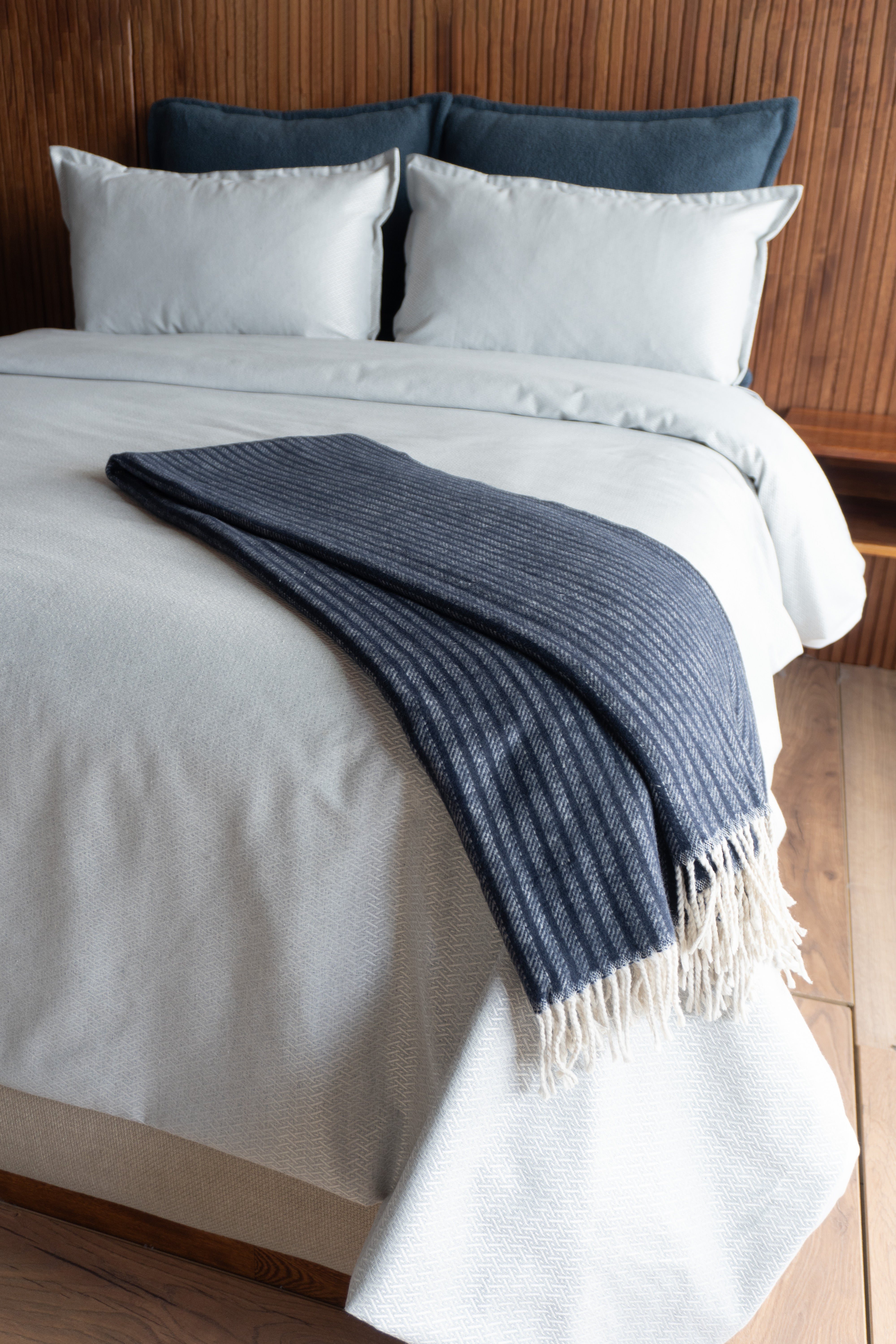Throw Sicilia Navy