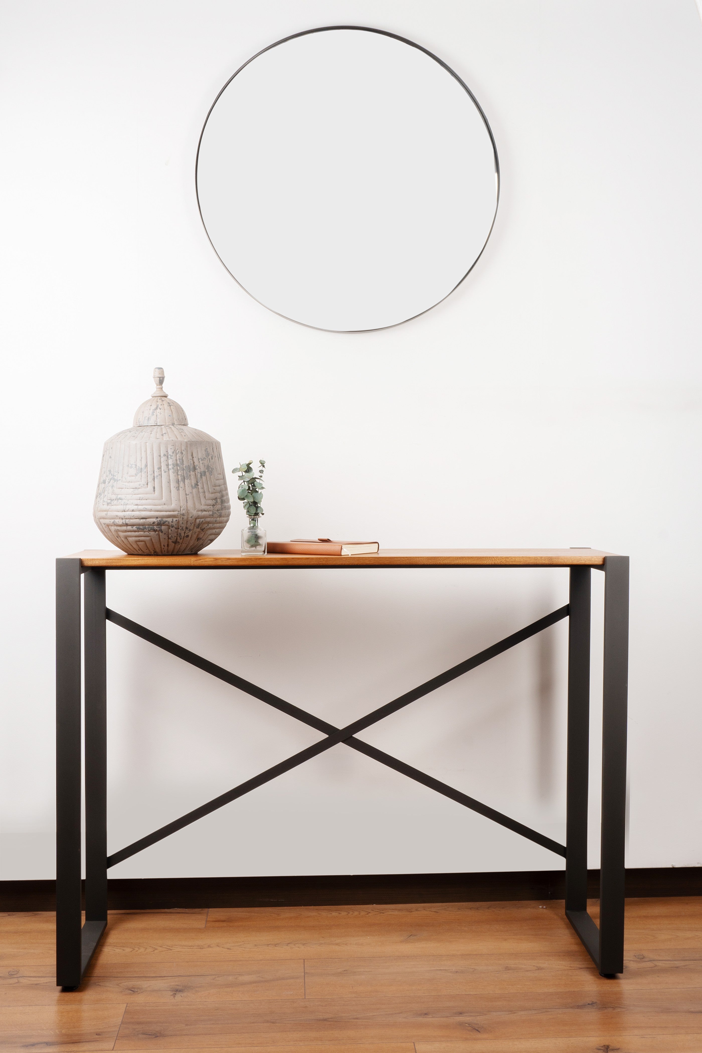 Elegant Recibidor Oxford with a classic wooden design in Flormorado, supported by a sturdy steel base, perfect for stylish home organization.