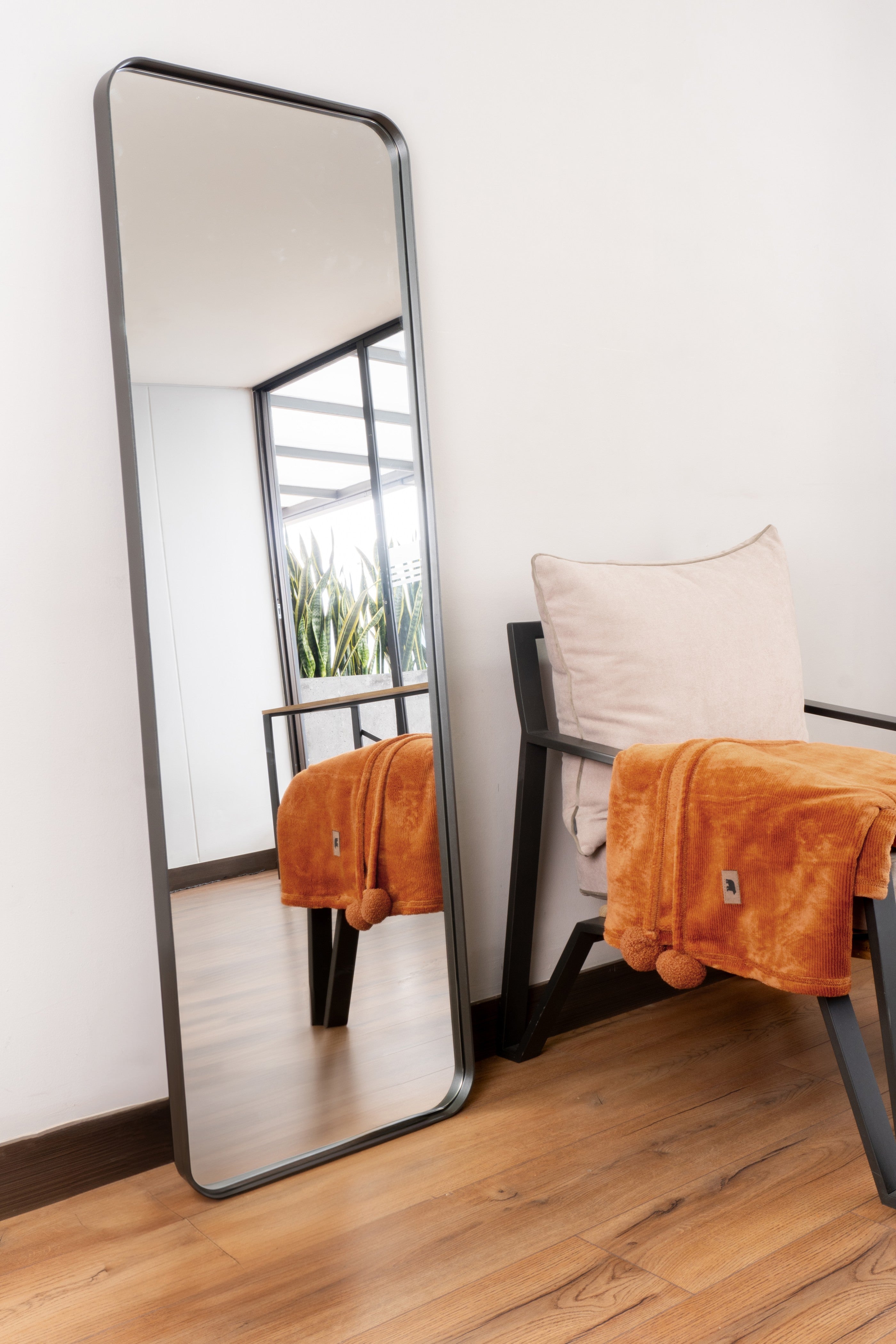 Elegant Espejo Venecia mirror with a sleek steel frame, adding a modern, sophisticated touch to any room.