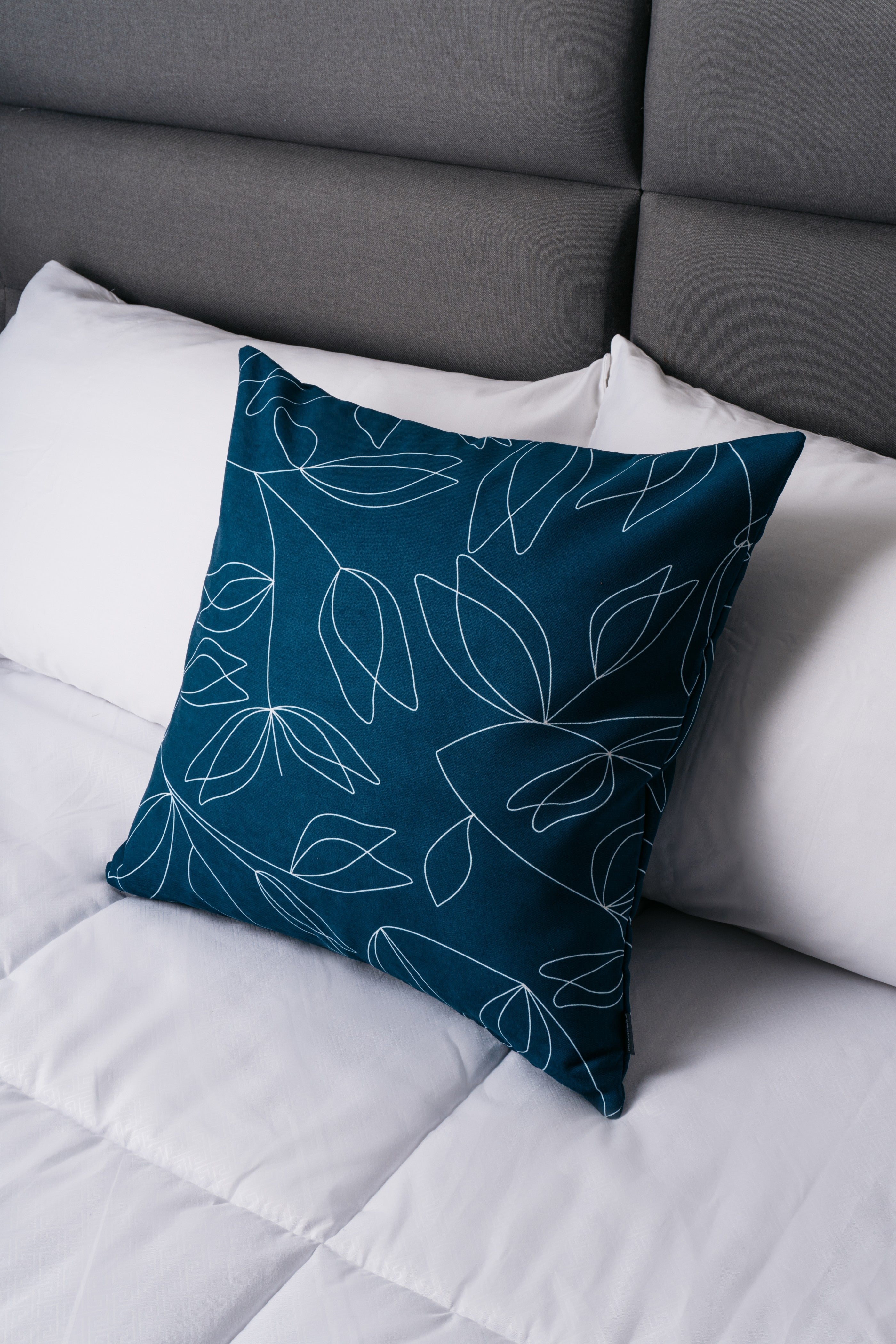 Forro Cojin Camelia Navy - Cojín
