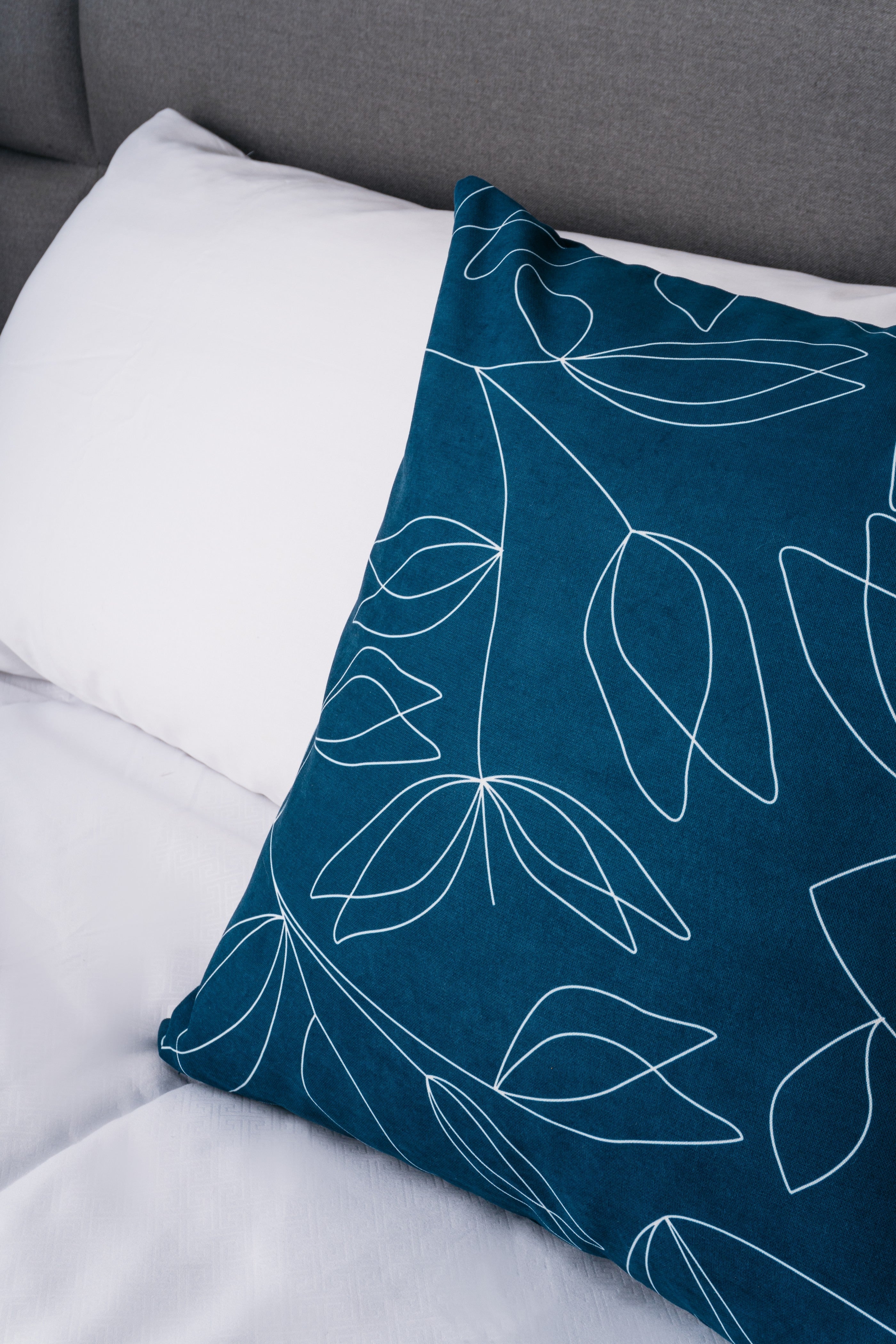 Forro Cojin Camelia Navy - Cojín